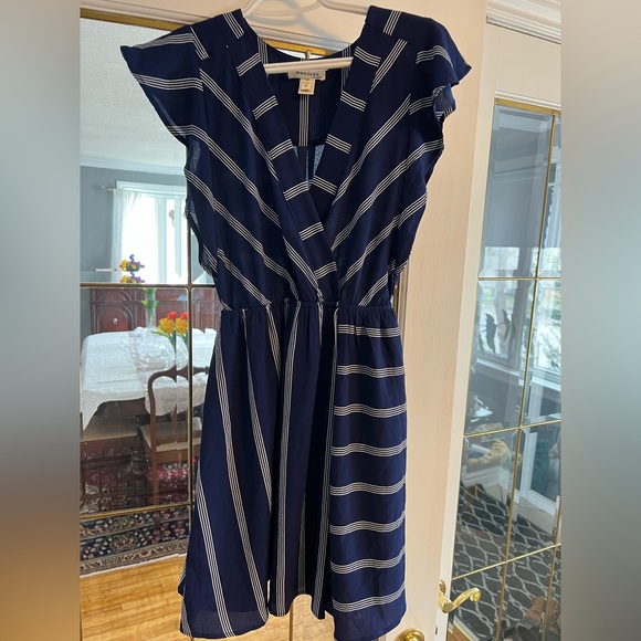 Gorgeous summer dress, size medium. Worn once. - Picture 2 of 3